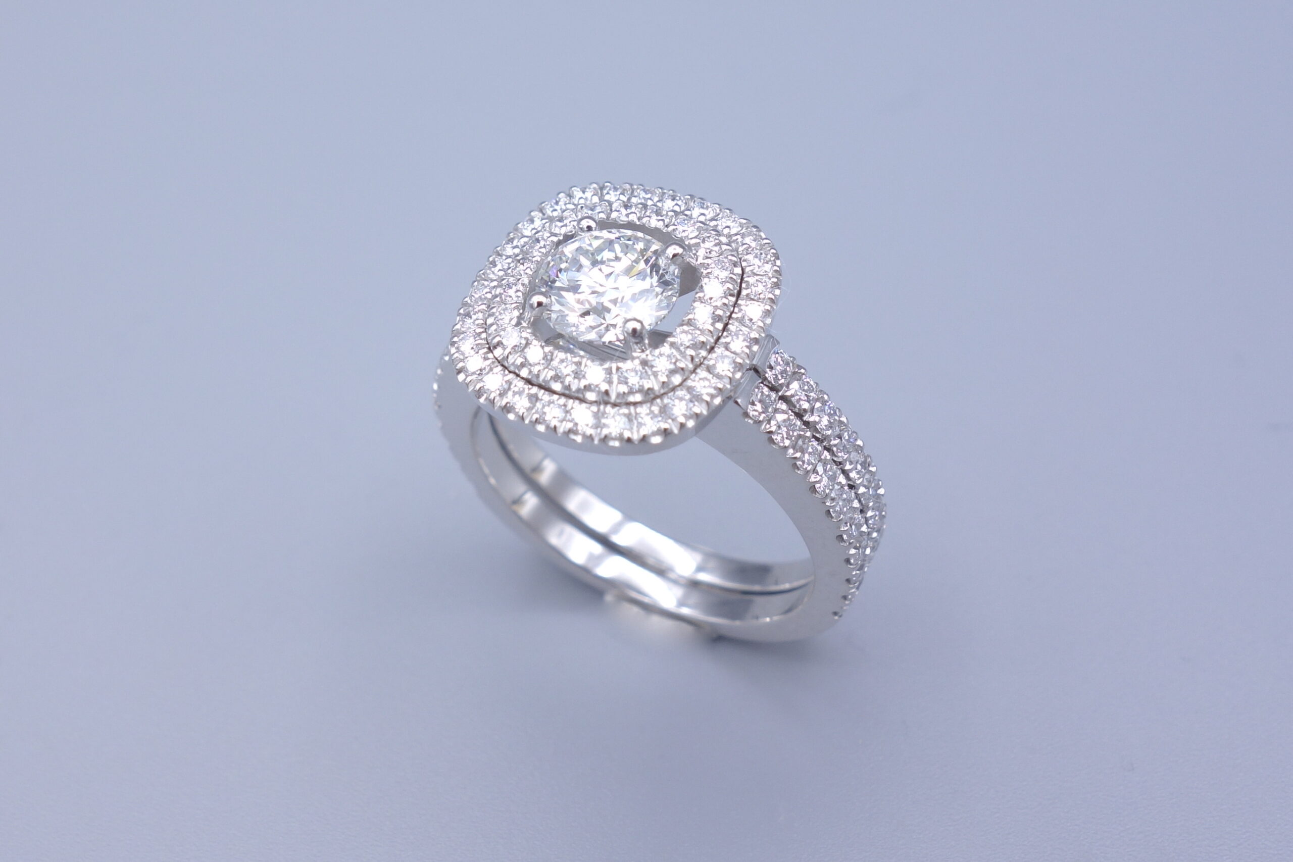 bague double entourage diamants