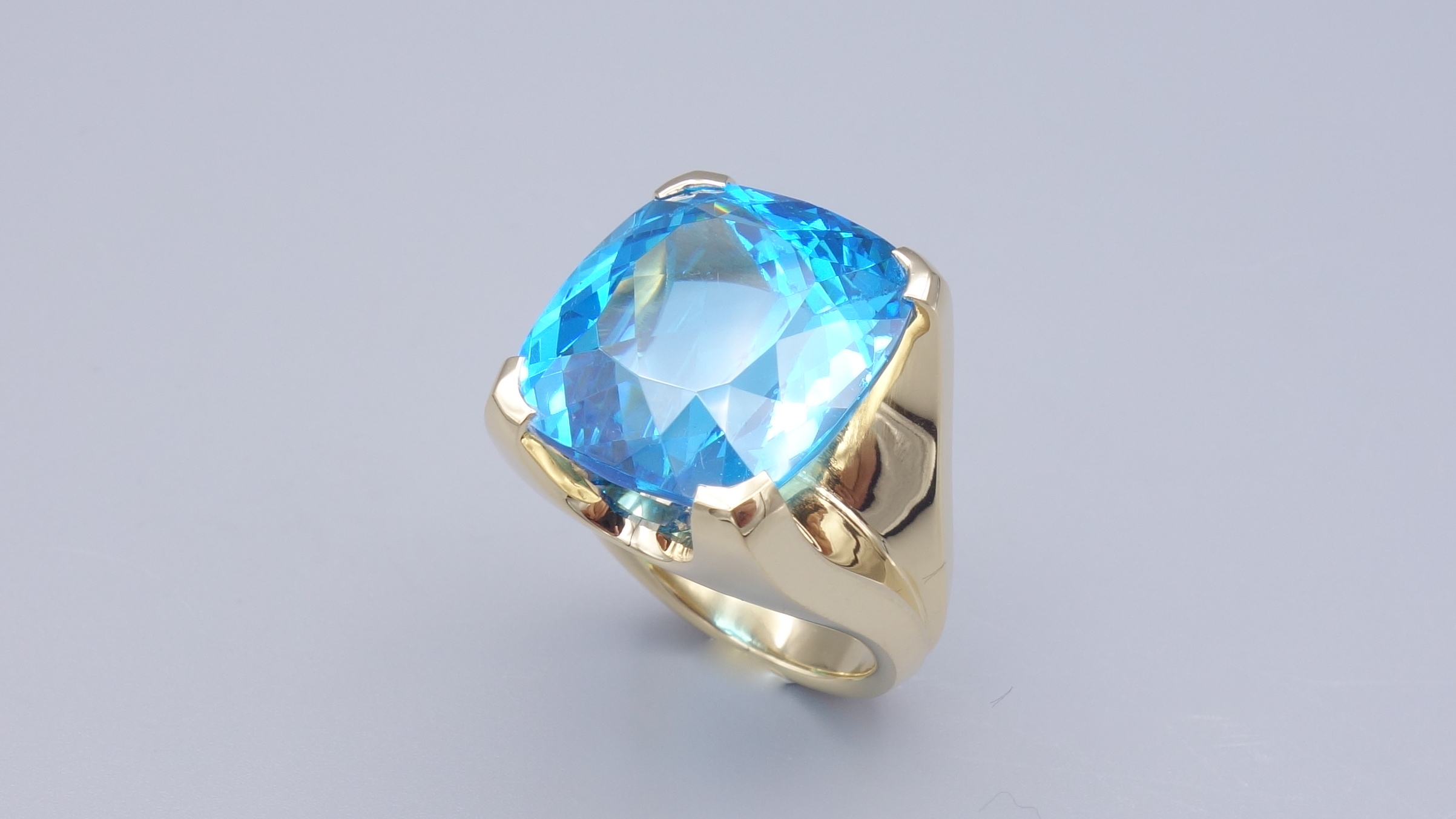 bague topaze bleu