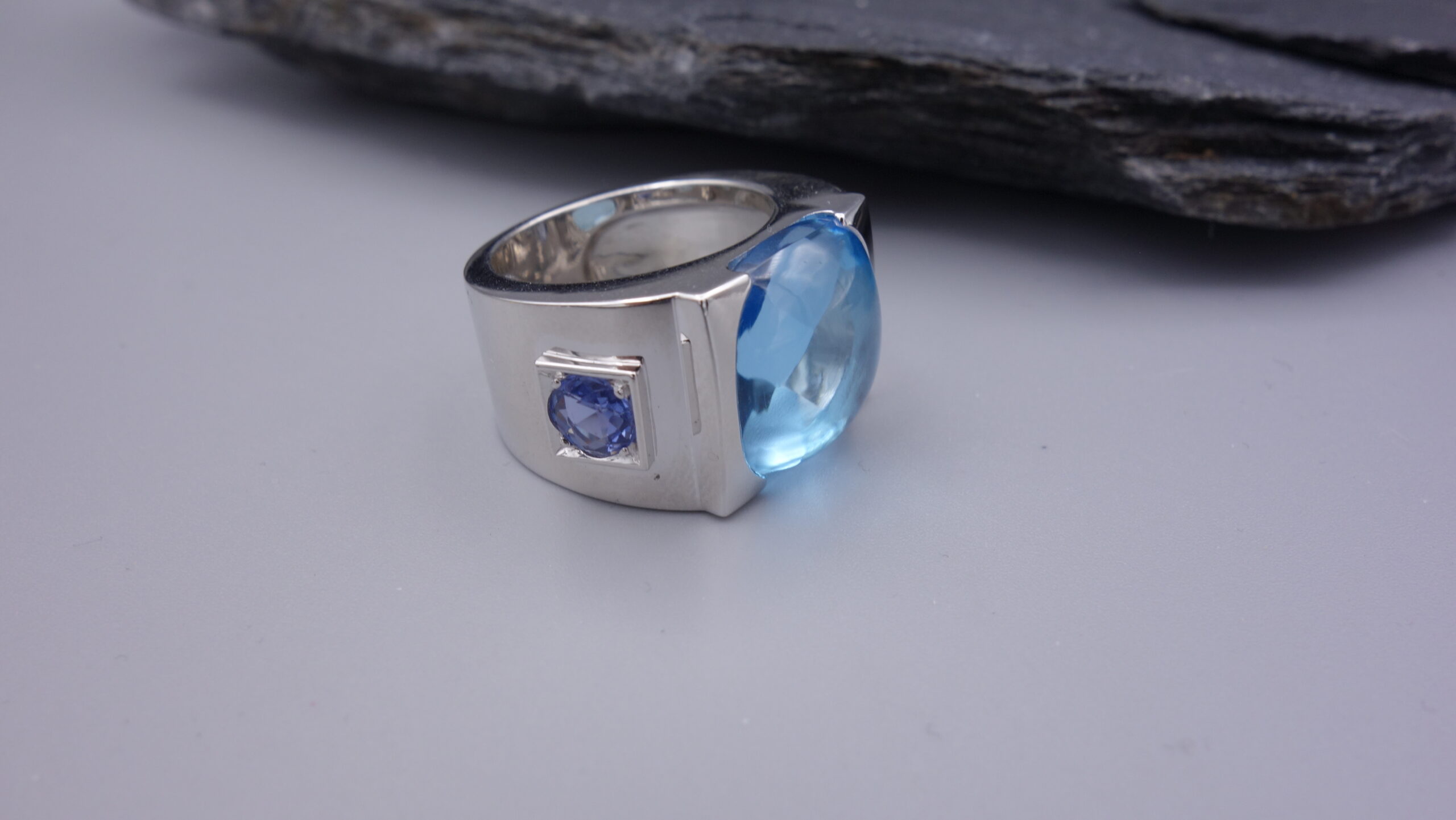 bague topaze bleu or gris