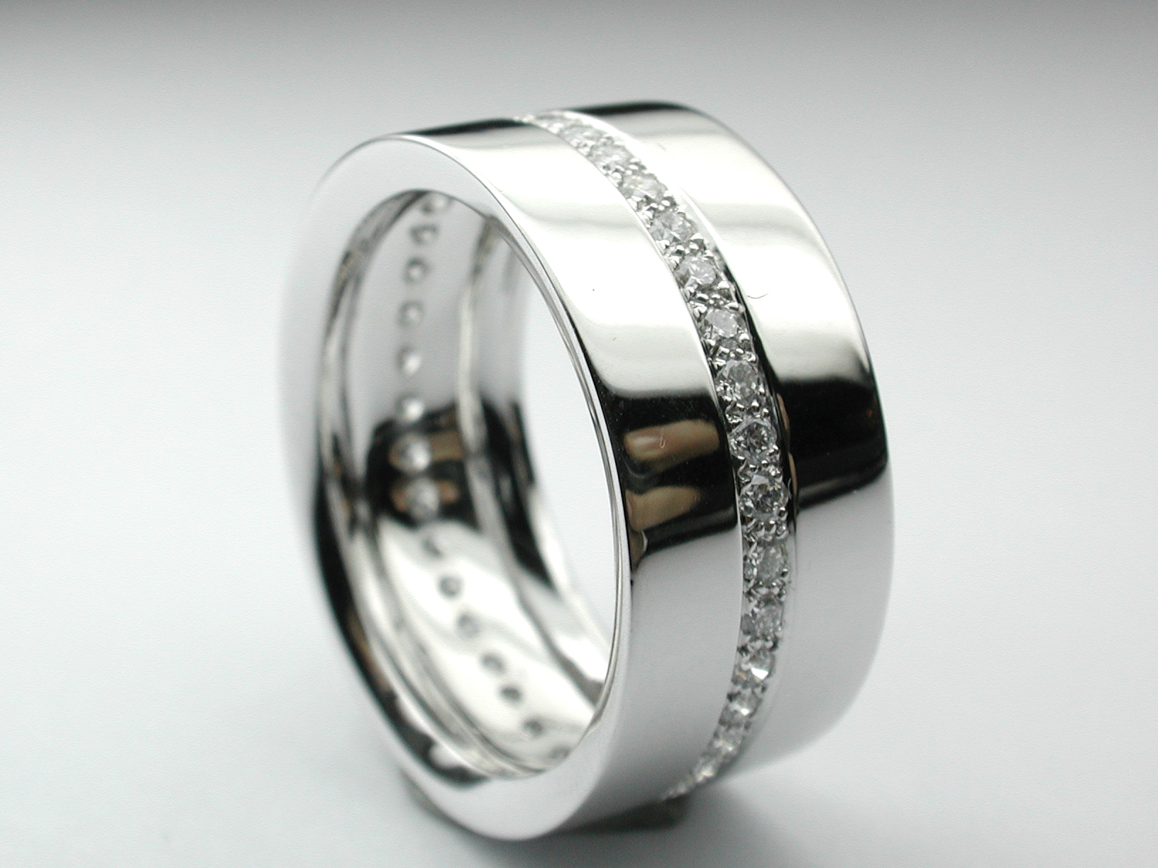 bague tube diamants or blanc